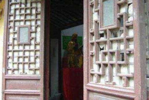 Giấy dán cửa sổ thời cổ đại rất mỏng manh, họ bảo vệ sự riêng tư như thế nào? Hãy đọc để thấy sự khôn ngoan của người xưa