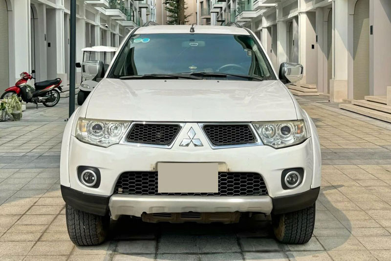 Lăn bánh hơn 1 thập kỷ, Mitsubishi Pajero Sport rao bán rẻ hơn Kia Morning số sàn