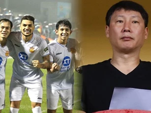 HLV Kim Sang Sik gạch tên nhà vô địch V.League, mở đường đón 'cơn lốc đường biên' lên ĐT Việt Nam