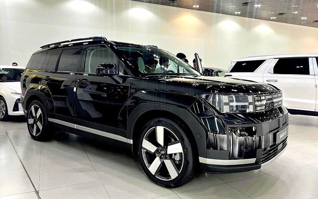 Bất chấp những luồng trái chiều về thiết kế, Hyundai Santa Fe vẫn "chênh" giá tới 70 triệu đồng