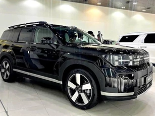 Bất chấp những luồng trái chiều về thiết kế, Hyundai Santa Fe vẫn "chênh" giá tới 70 triệu đồng