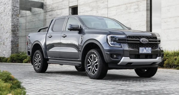 'Vua bán tải' Ford Ranger sắp ra mắt 'quái vật' có sức kéo khủng, giá rẻ hơn 'đàn anh' Raptor
