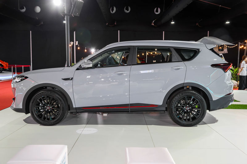 Đối thủ của Hyundai Santa Fe, Toyota Fortuner trình làng: Thiết kế thể thao, động cơ tăng áp, giá gần 690 triệu đồng