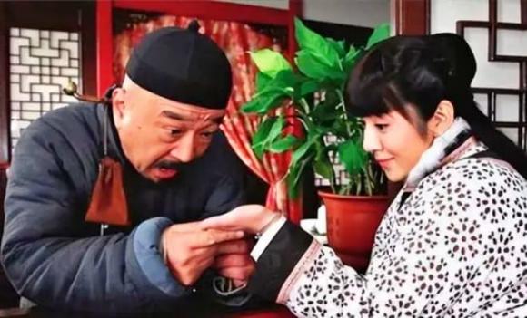 Có câu: 'Ba đường vân ngọc trên tay mang ý nghĩa may mắn, phú quý và trường thọ', vậy đường vân ngọc là gì? Nằm ở đâu trên bàn tay?