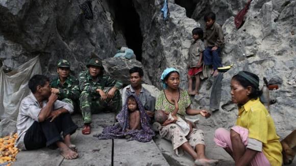 Ở Việt Nam có một bộ tộc bí ẩn: Không mặc quần áo, dùng 'phép thuật' để tránh thai