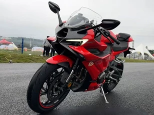 Môtô 500 phân khối, nhiều công nghệ tiên tiến, giá hơn 123 triệu đồng, cạnh tranh cùng Kawasaki ZX-4R