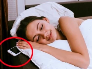 Đặt điện thoại ở đầu giường khi ngủ có tác hại gì cho não?