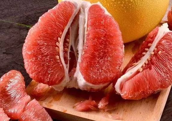 Khi mua bưởi bạn chọn quả nhọn hay quả tròn? Nhớ 5 điểm chọn để đúng nhé, vỏ mỏng, thịt ngọt mọng nước