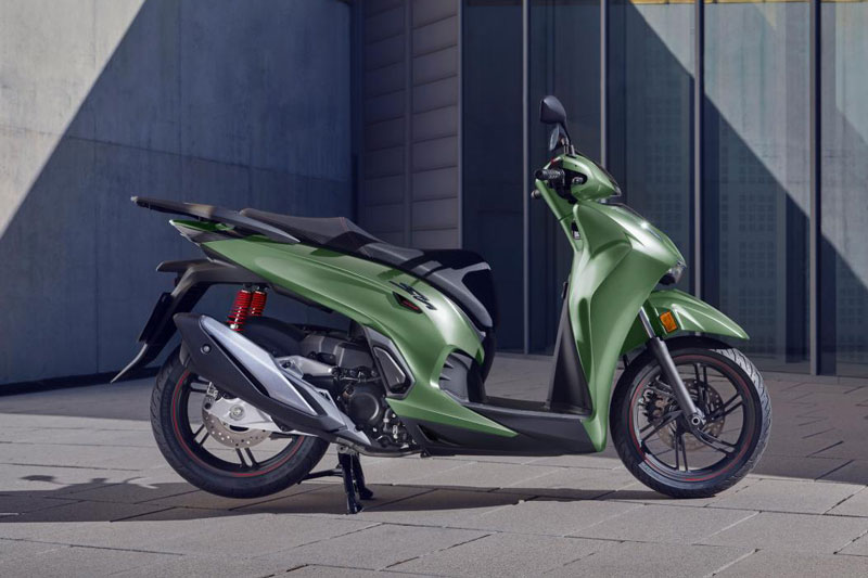 Ngắm vẻ đẹp tuyệt mỹ của Honda SH 350i 2025 màu xanh ánh ngọc trai