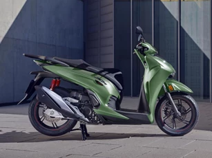 Ngắm vẻ đẹp tuyệt mỹ của Honda SH 350i 2025 màu xanh ánh ngọc trai