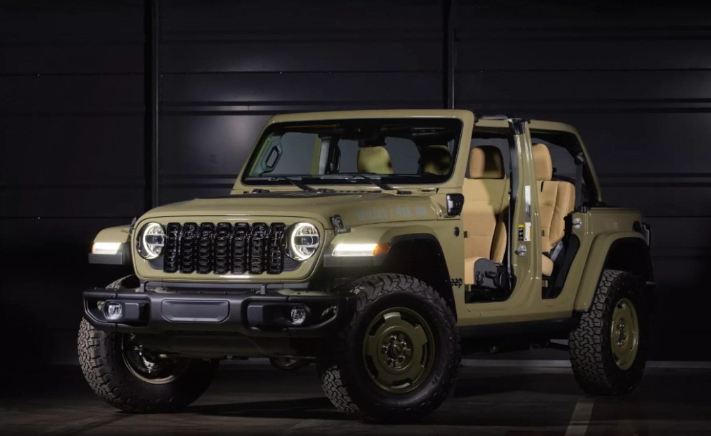 Jeep Wrangler có thêm phiên bản đặc biệt, lột xác hoàn toàn thành xe quân sự, giá 1,52 tỷ đồng