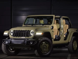 Jeep Wrangler có thêm phiên bản đặc biệt, lột xác hoàn toàn thành xe quân sự, giá 1,52 tỷ đồng