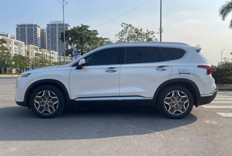 Sau 2 năm sử dụng, Hyundai Santa Fe máy dầu lên sàn xe cũ với giá thế nào?