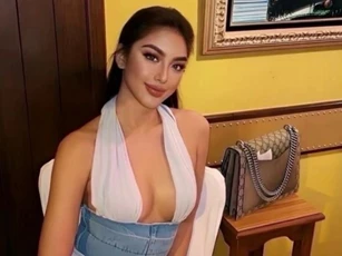 Bạn gái mới Hồng Thanh vội khóa trang cá nhân sau khi bị 'bóc mẽ' chuyện 'phông bạt', sống ảo