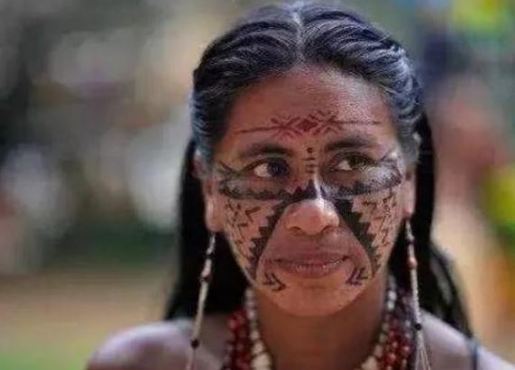 Bộ lạc nữ duy nhất trên thế giới: Bắt cóc đàn ông mạnh để sinh con và đuổi họ đi khi mang bầu