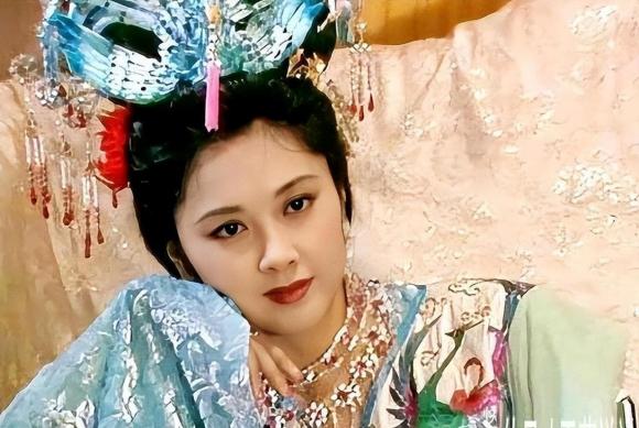 Bà là 'người phụ nữ đẹp nhất Trung Quốc', từng kết hôn hai lần và không có con, hiện đã 72 tuổi mà vẫn xinh đẹp đáng ghen tị