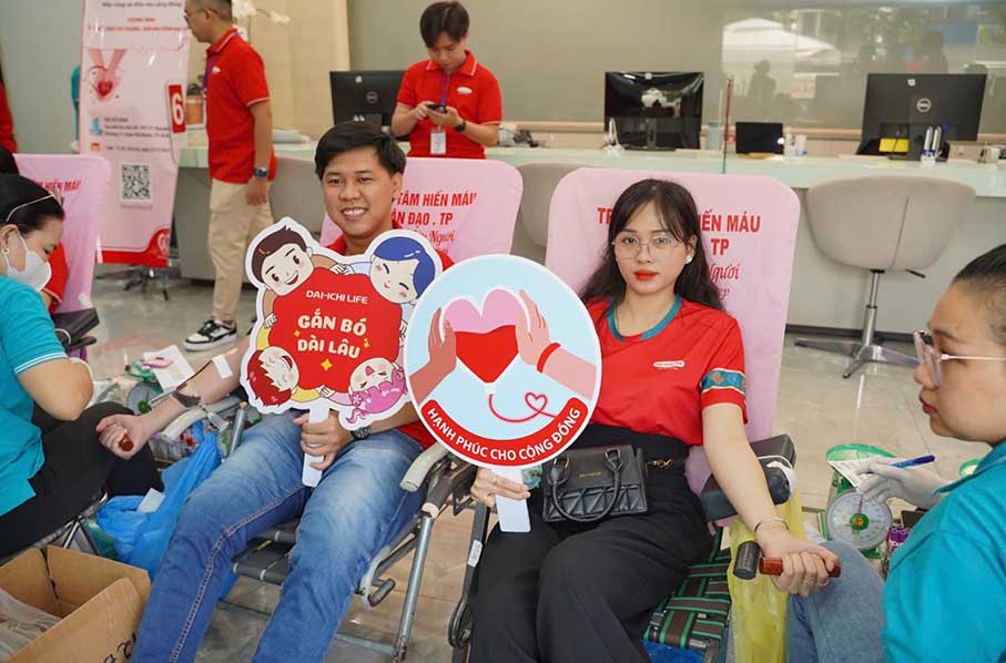 Hiến máu nhân đạo 'kết nối triệu yêu thương'