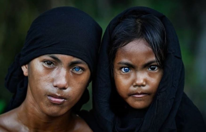 Độc lạ bộ tộc có mắt xanh biếc ở Indonesia