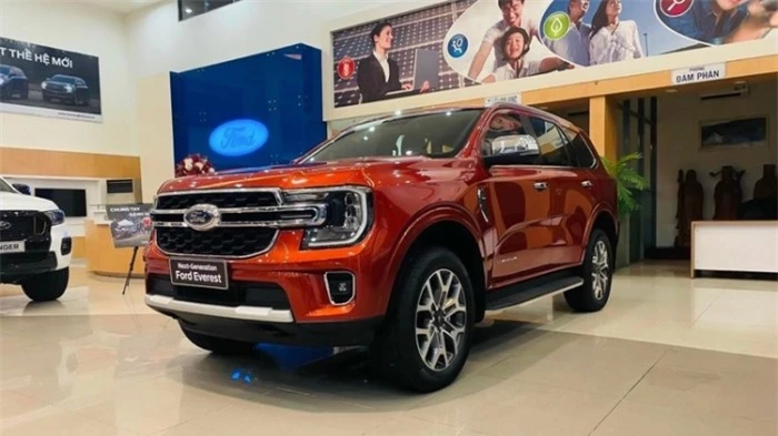 Giá lăn bánh Ford Everest cuối tháng 11/2024 rẻ như cho, hạ gục Toyota Fortuner và Hyundai Santa Fe ảnh 1