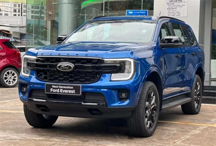 Giá lăn bánh Ford Everest cuối tháng 11/2024 rẻ như cho, hạ gục Toyota Fortuner và Hyundai Santa Fe ảnh 2