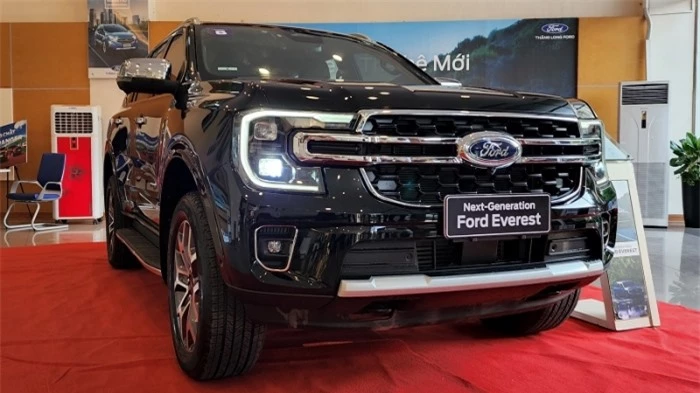 Giá lăn bánh Ford Everest cuối tháng 11/2024 rẻ như cho, hạ gục Toyota Fortuner và Hyundai Santa Fe ảnh 3