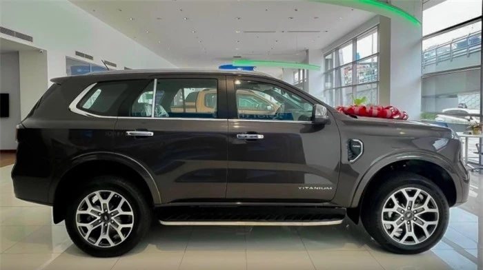 Giá lăn bánh Ford Everest cuối tháng 11/2024 rẻ như cho, hạ gục Toyota Fortuner và Hyundai Santa Fe ảnh 5