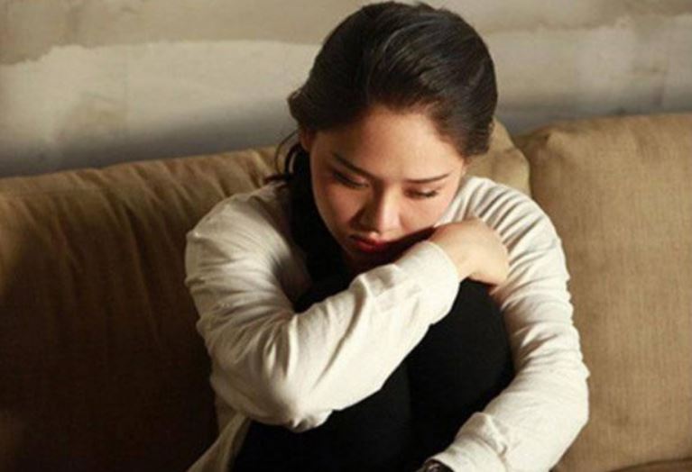 Bấm chuông giữa trưa, mẹ chồng bơ phờ tìm đến xin ở nhờ: Cú sốc gia đình khiến tôi nghẹn lời