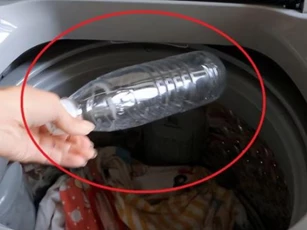 Mẹo vặt: Ném hai chai nước vào máy giặt vừa tăng độ sạch còn giúp giảm hao mòn quần áo