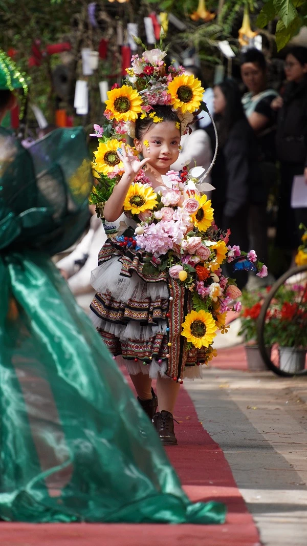 Mẫu nhí.