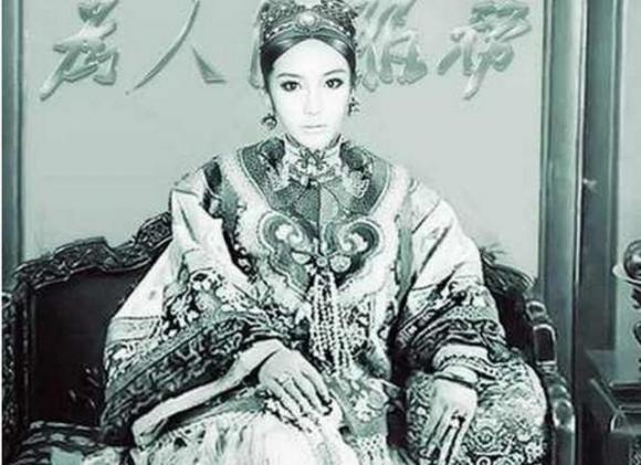 Tại sao Từ Hi được mệnh danh là 'mỹ nhân đẹp nhất nhà Thanh'? Sau khi xem những bức ảnh năm 18 tuổi của bà thì mới rõ