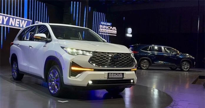 Dân tình ùn ùn tậu Toyota Innova Hycross giá chỉ 556 triệu đồng, trang bị ăn đứt Mitsubishi Xpander ảnh 3