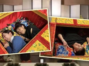 Kỳ dị dịch vụ ‘dùng thử quan tài’, du khách nườm nượp kéo nhau đến trải nghiệm
