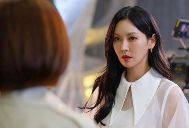 Kịch tính lễ đính hôn: Vì chiếc váy cưới trong mơ, bố mẹ chồng tương lai bỏ về giữa chừng