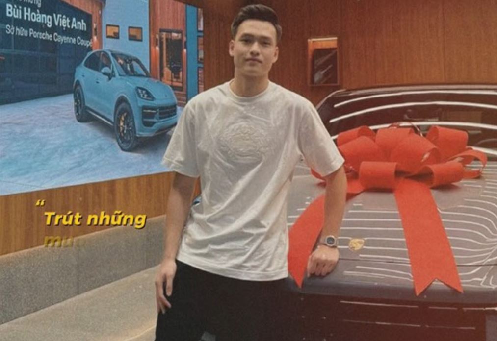 Trung vệ ĐT Việt Nam gây sốt khi tậu xe hơi gần 6 tỷ đồng