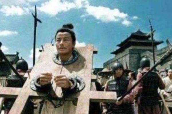 Thời xưa, khi tử tù bị chặt đầu, họ rất ngoan ngoãn quỳ gối, có một số lý do khiến họ phải quỳ