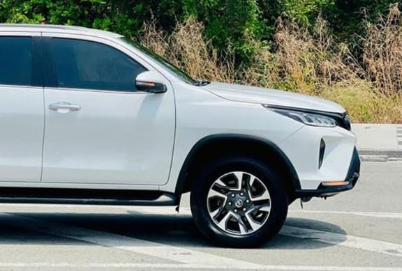 Sử dụng 4 năm, SUV 7 chỗ Toyota Fortuner Legender lên sàn xe cũ với giá thế nào?