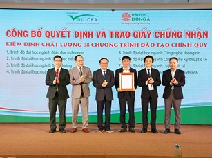 8 chương trình đào tạo của trường Đại học Đông Á được cấp chứng nhận kiểm định chất lượng