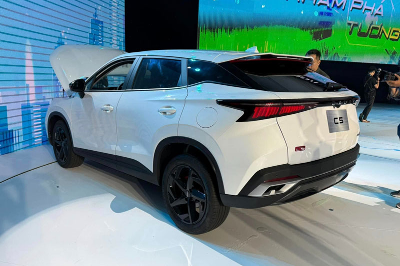 Omoda C5 chốt giá khởi điểm từ 589 triệu đồng tại Việt Nam, cạnh tranh Seltos, Xforce