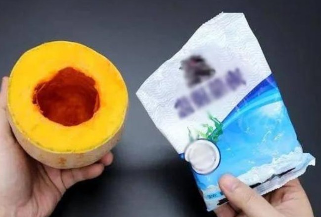 Bí đỏ cắt dở sẽ bị thối, xát thứ này để bảo quản, cả tháng không sợ hỏng