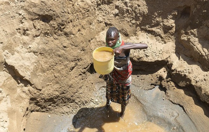 Bộ lạc tại châu Phi, nơi già trẻ trai gái từ sáng đến tối chỉ lao đi kiếm 1 thứ để tồn tại