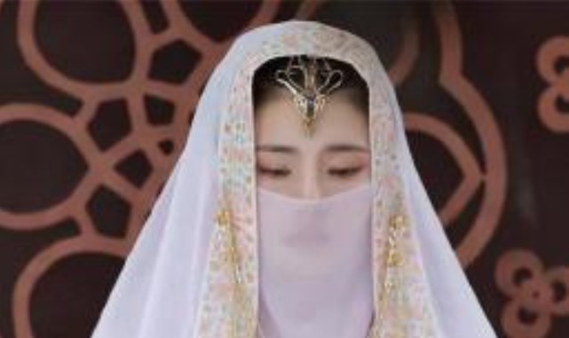 Công chúa Ba Tư đẹp như thế nào? 145 người cầu hôn, 13 chàng trai tự tử vì nàng, diện mạo thật bị vạch trần gây sốc