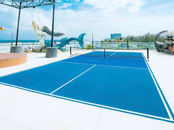 sân chơi Pickle Ball ở tầng thượng Rooftop Top Beach.