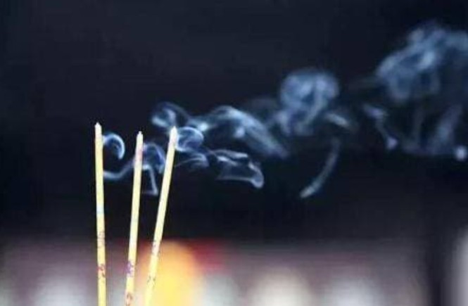 Từ xưa người ta đốt ba nén hương, ba nén hương tượng trưng cho điều gì? Không phải mê tín đâu, đọc xong có thêm kiến ​​thức