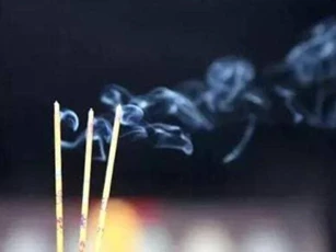Từ xưa người ta đốt ba nén hương, ba nén hương tượng trưng cho điều gì? Không phải mê tín đâu, đọc xong có thêm kiến thức