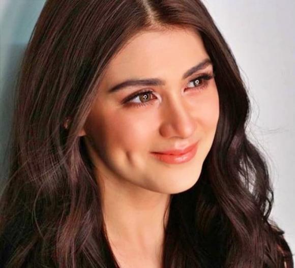 Câu nói của người dân quê: 'Phụ nữ có má lúm đồng tiền sâu, đàn ông theo thành đàn' có ý nghĩa gì?