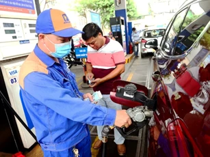 Giá xăng tăng gần 500 đồng/lít