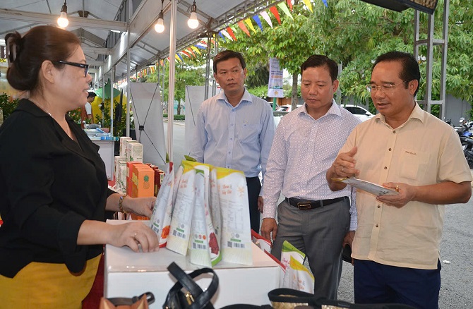 Long An cam kết 'lợi ích hài hòa, rủi ro chia sẻ' với doanh nghiệp