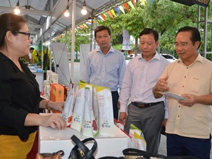 Long An cam kết 'lợi ích hài hòa, rủi ro chia sẻ' với doanh nghiệp
