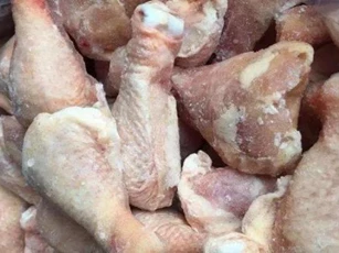 'Chân gà đông lạnh' trong siêu thị có nguồn gốc từ đâu? Tại sao lại rẻ đến thế và không bao giờ hết hàng? Bạn sẽ hiểu sau khi đọc nó