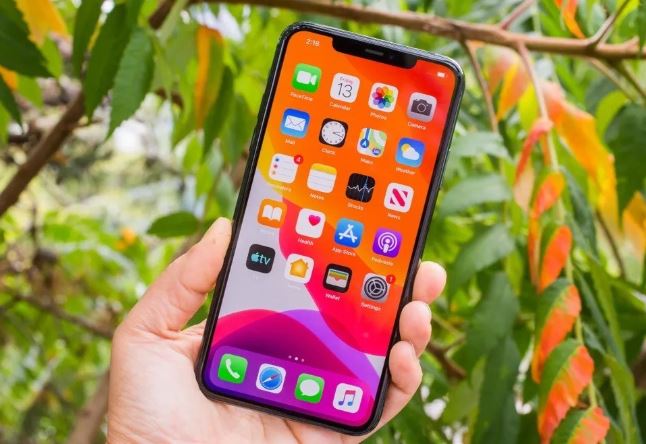 iPhone 11 Pro Max là ông già gân của Apple, ra mắt từ 2019 trang bị vẫn chất hơn iPhone 16, giá rẻ